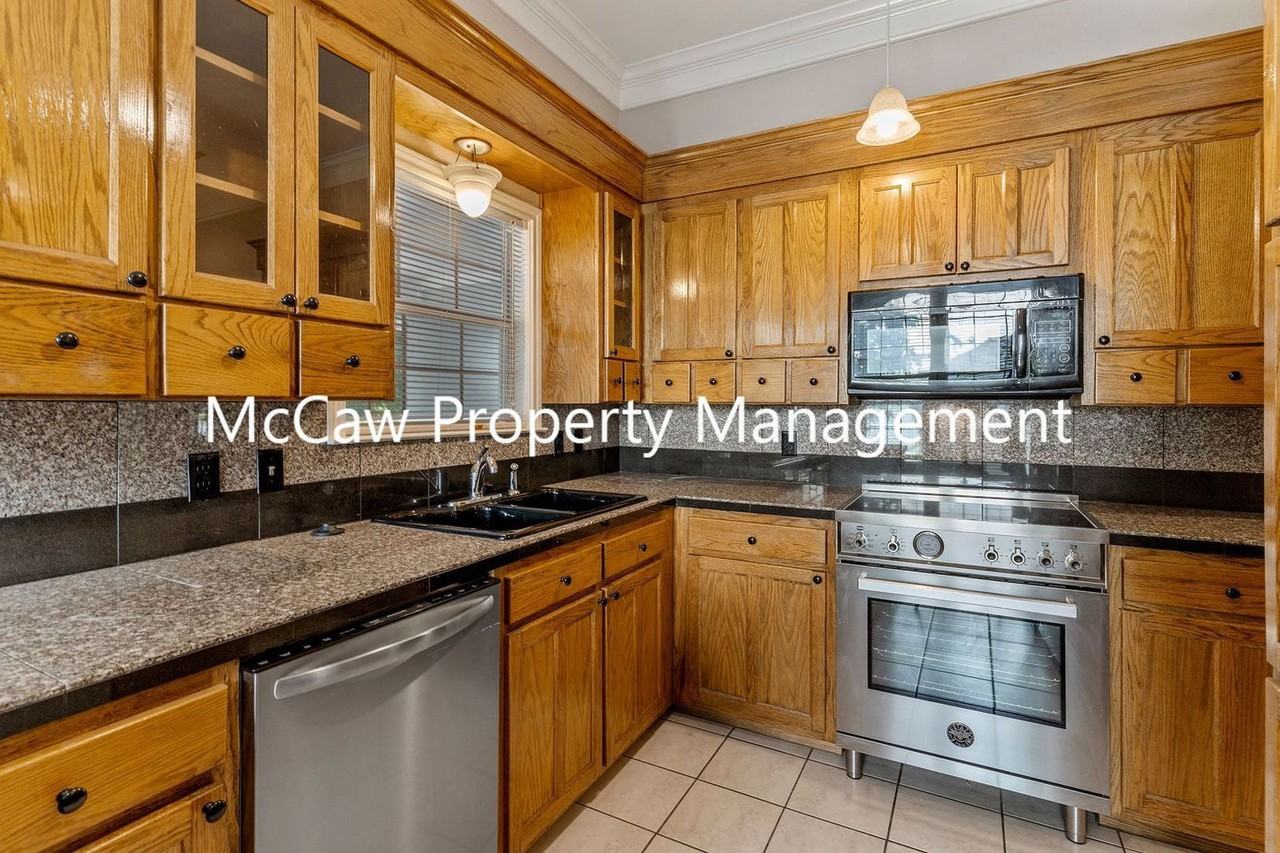 302 W Spring St - Photo 7 of 19