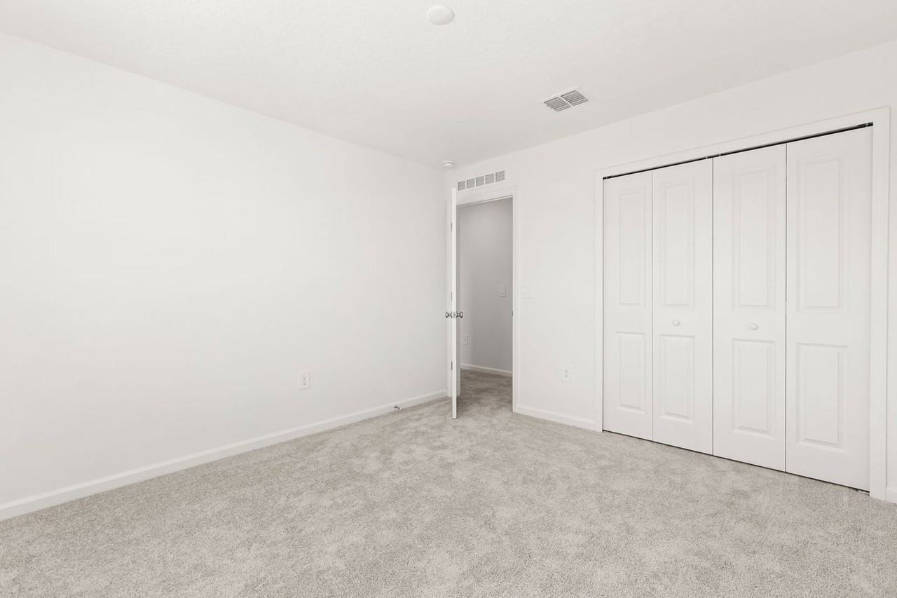 4658 Golden Knight Blvd - Photo 6 of 33