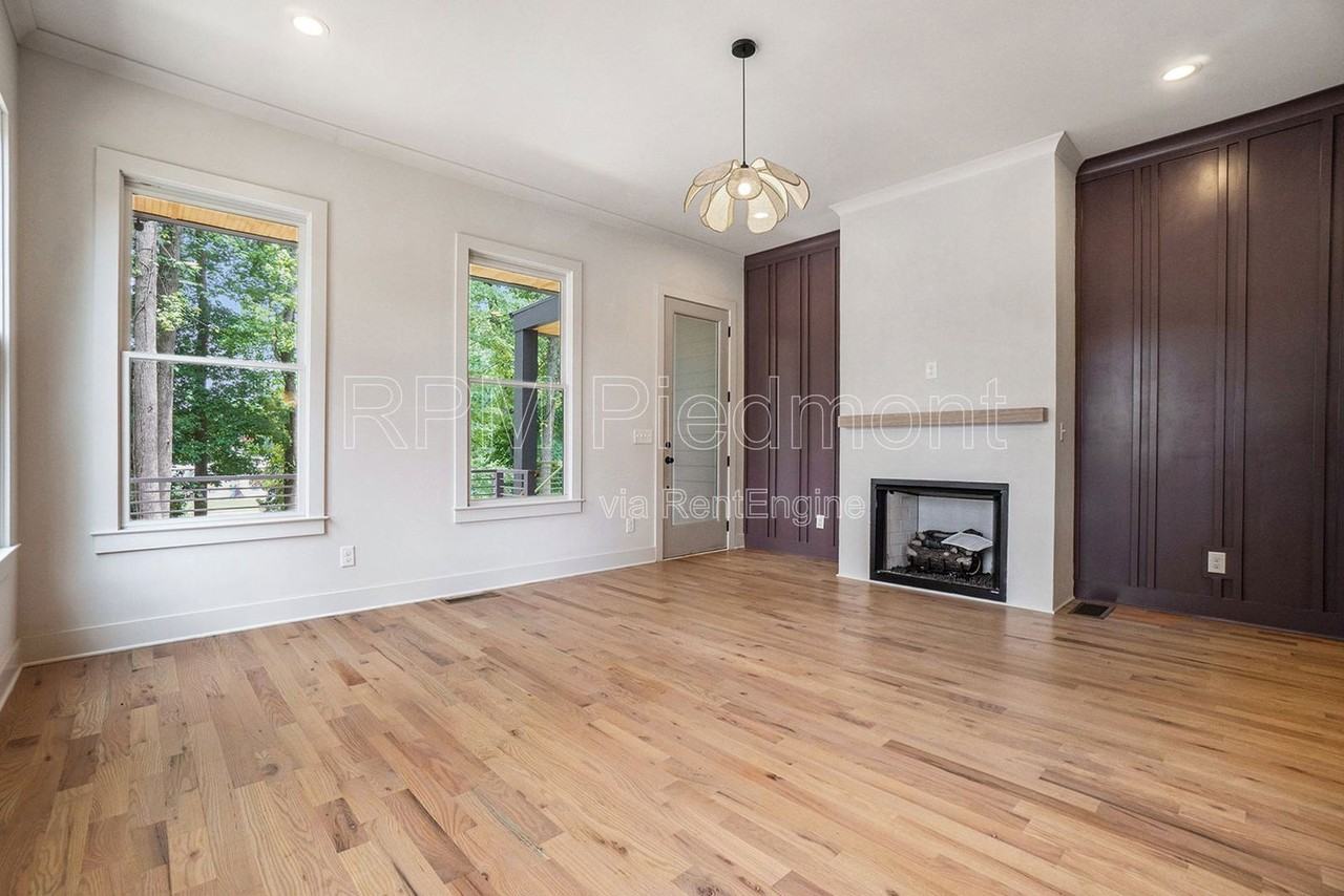 1081 Hill St Se #B - Photo 2 of 35