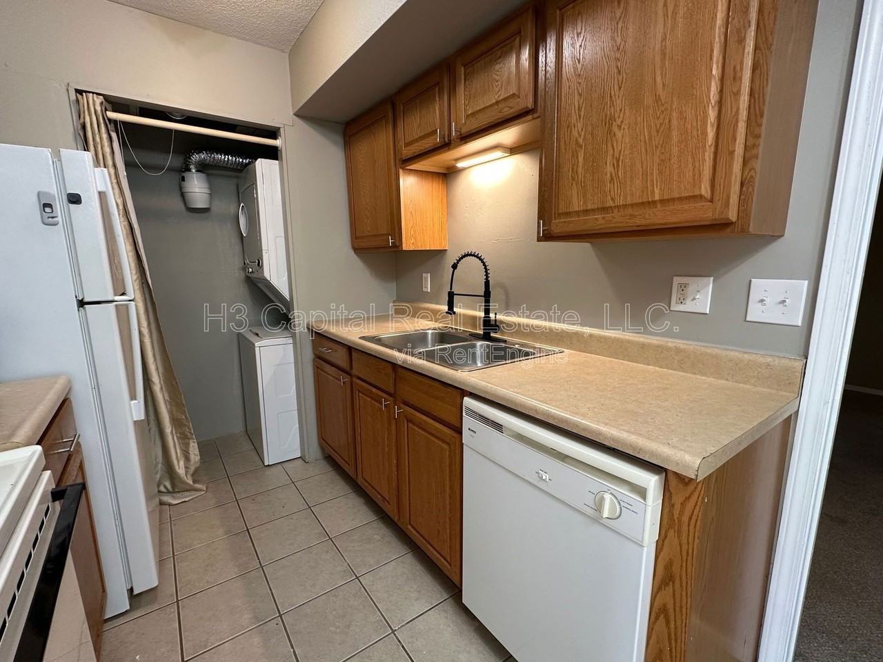 102 Woodhenge Dr Apt C - Photo 4 of 10