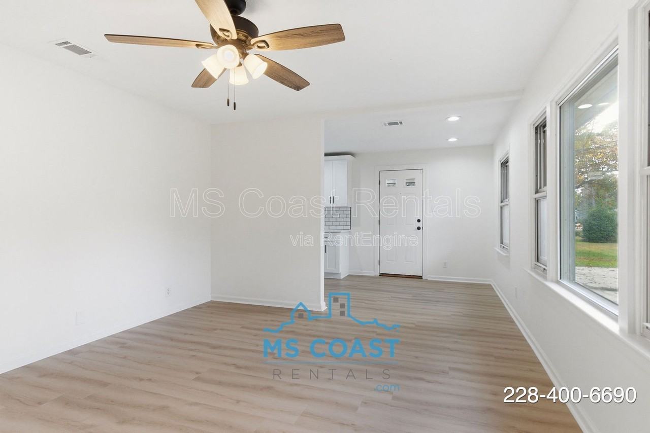 3713 Belmede Dr - Photo 4 of 19