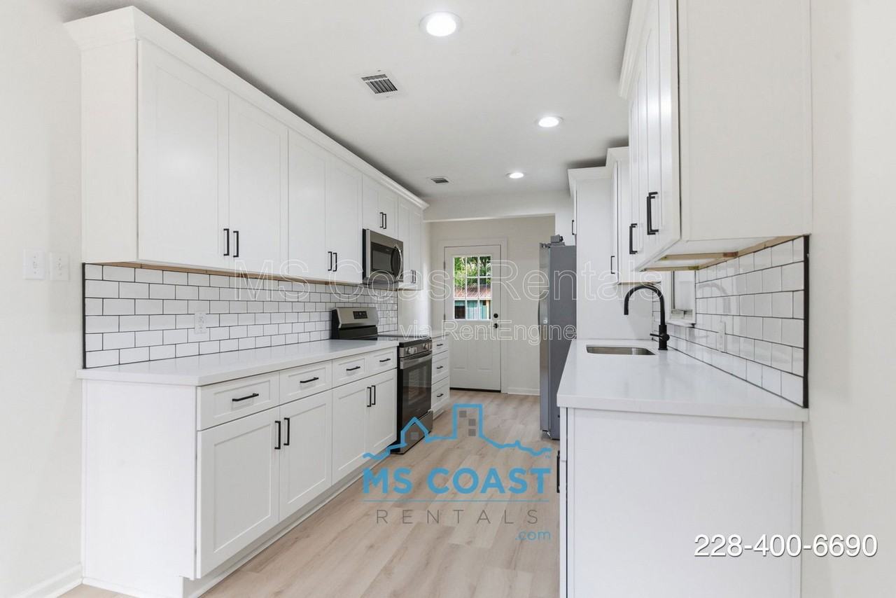 3713 Belmede Dr - Photo 6 of 19