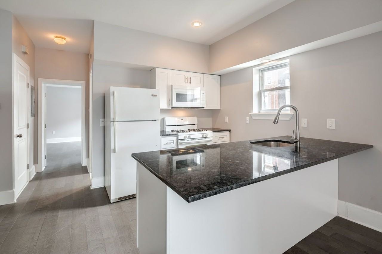 1400 S 16th St #1 - Photo 2 of 15