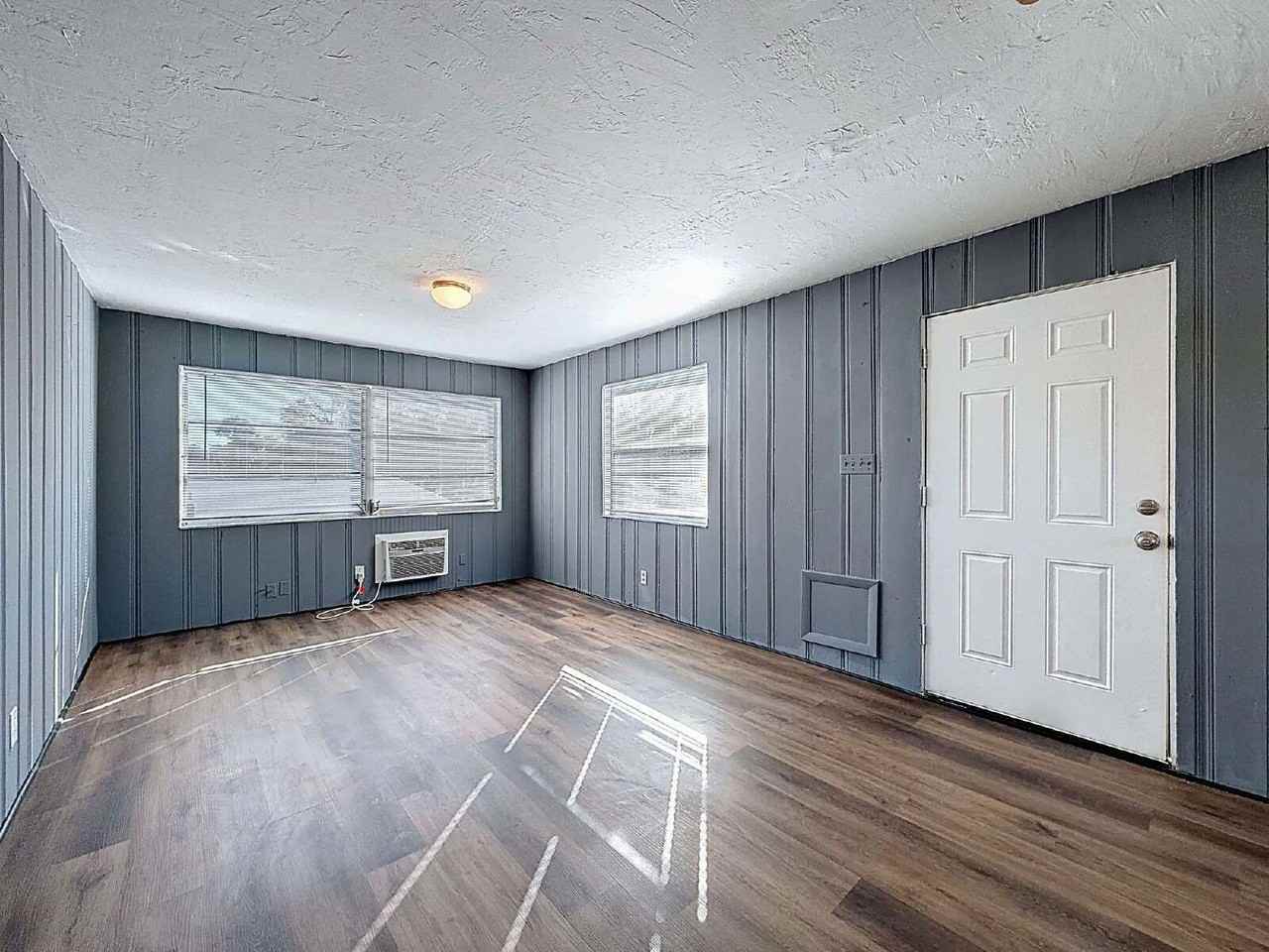 652 E Harbor Dr S - Photo 4 of 25