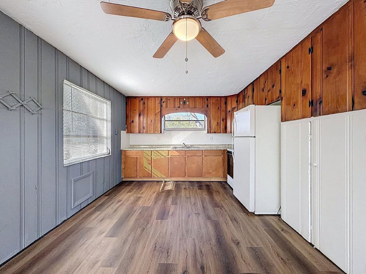 652 E Harbor Dr S - Photo 6 of 25