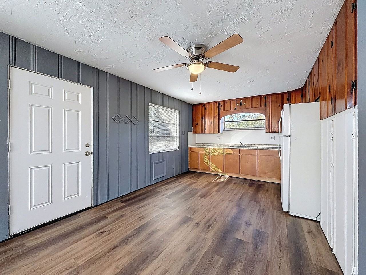 652 E Harbor Dr S - Photo 7 of 25