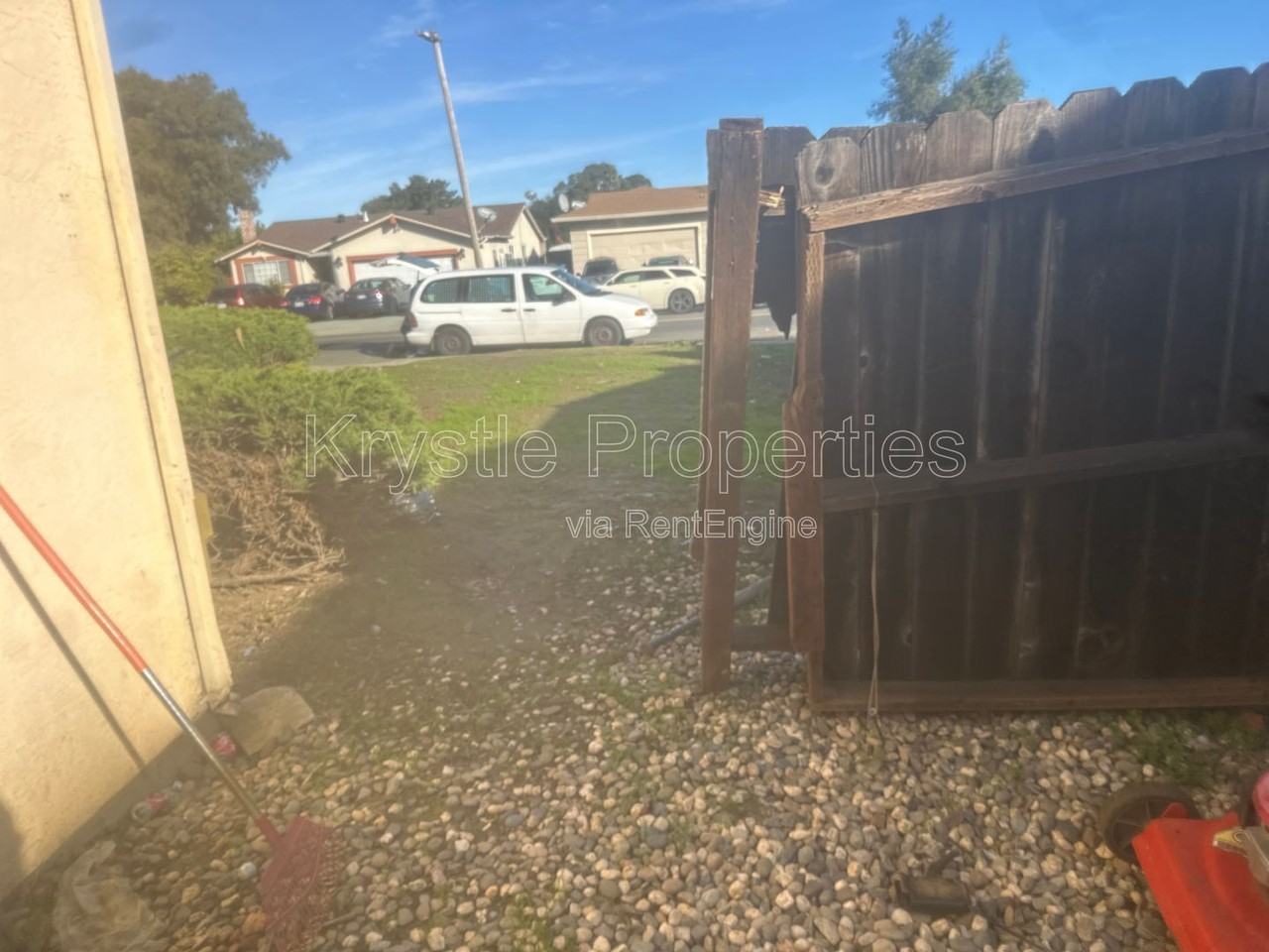 405 Whitney Ave - Photo 4 of 6