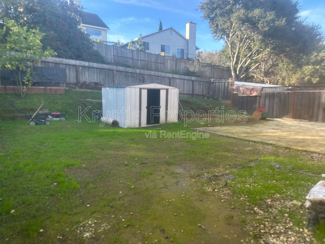 405 Whitney Ave - Photo 5 of 6