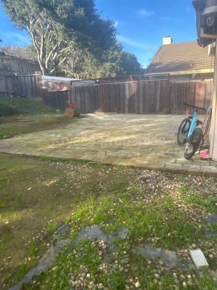 405 Whitney Ave - Photo 6 of 6