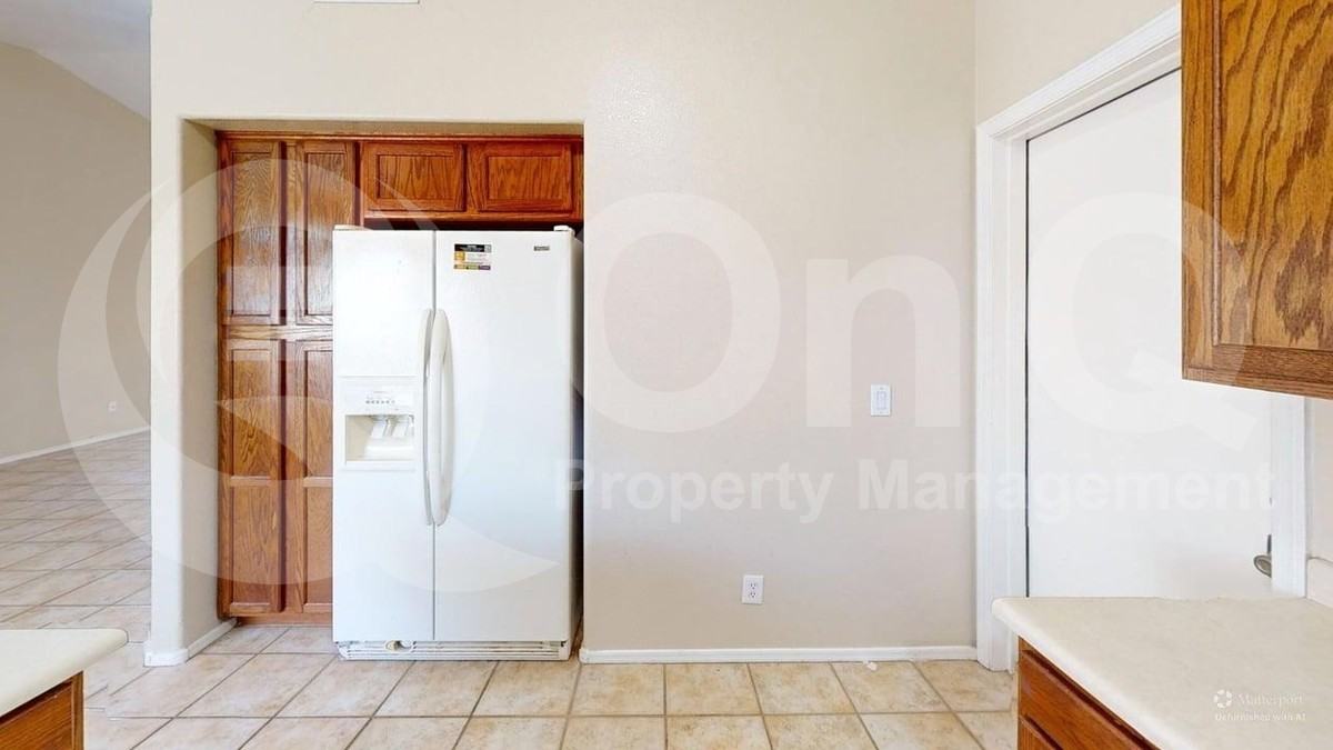 12742 W Monte Vista Rd - Photo 5 of 26