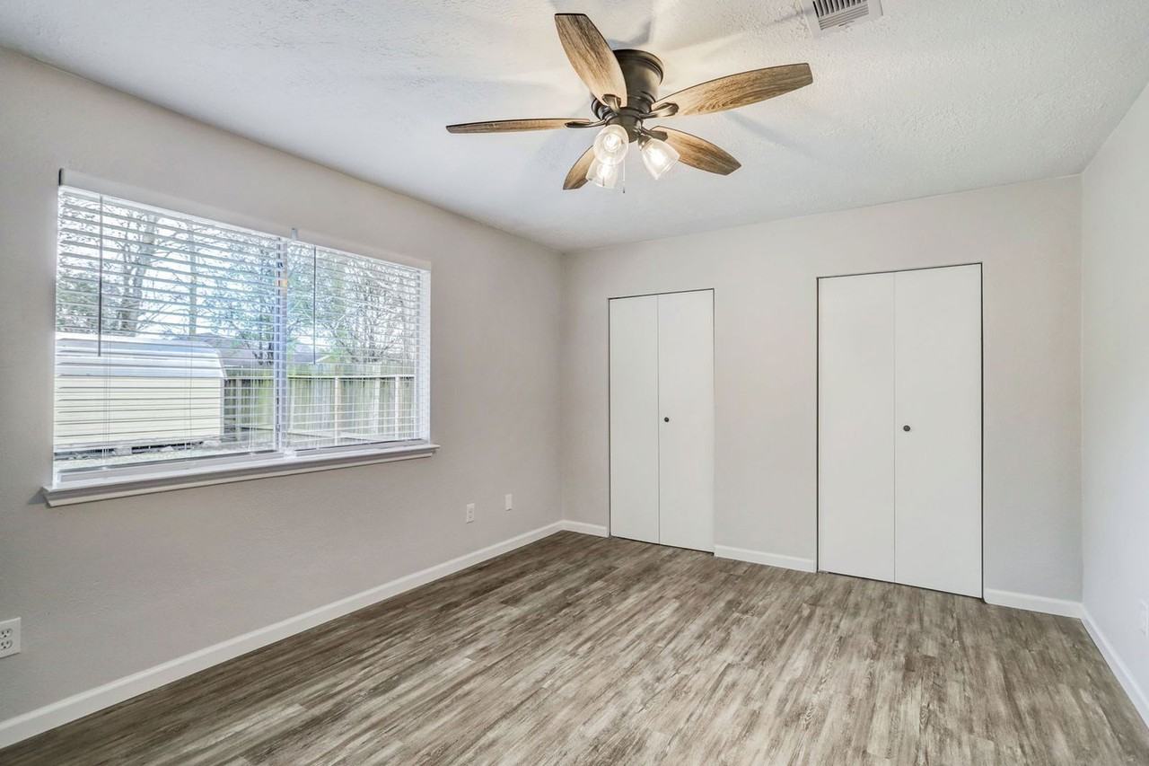 15910 Plover Ct - Photo 2 of 10