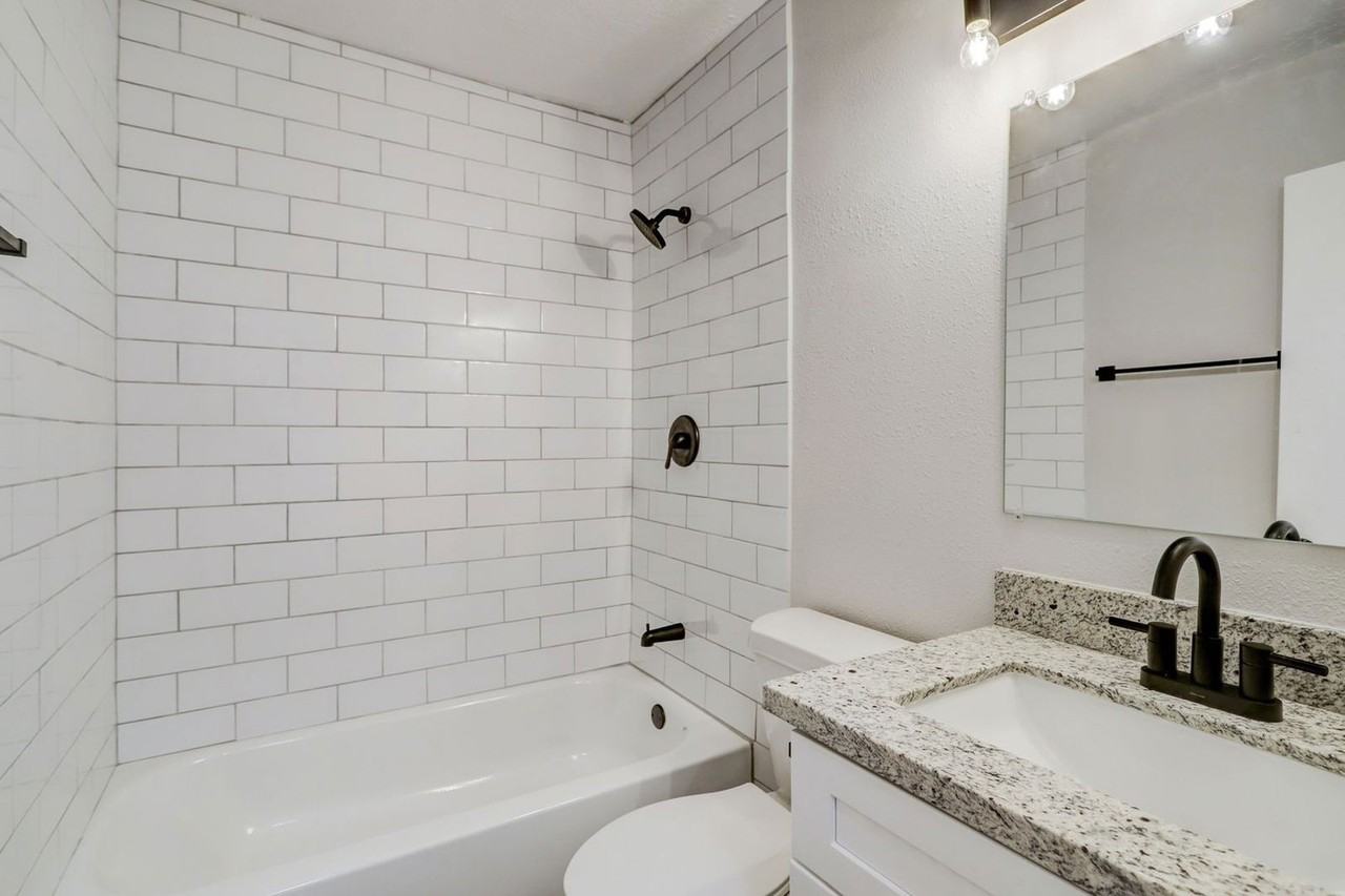 15910 Plover Ct - Photo 3 of 10