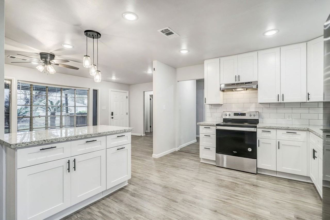 8618 Flossie Mae St - Photo 2 of 10