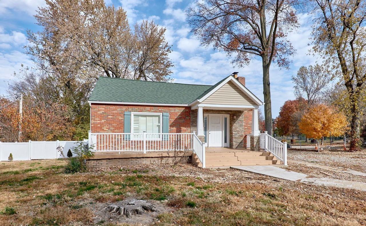 1037 Prigge Rd - Photo 5 of 44