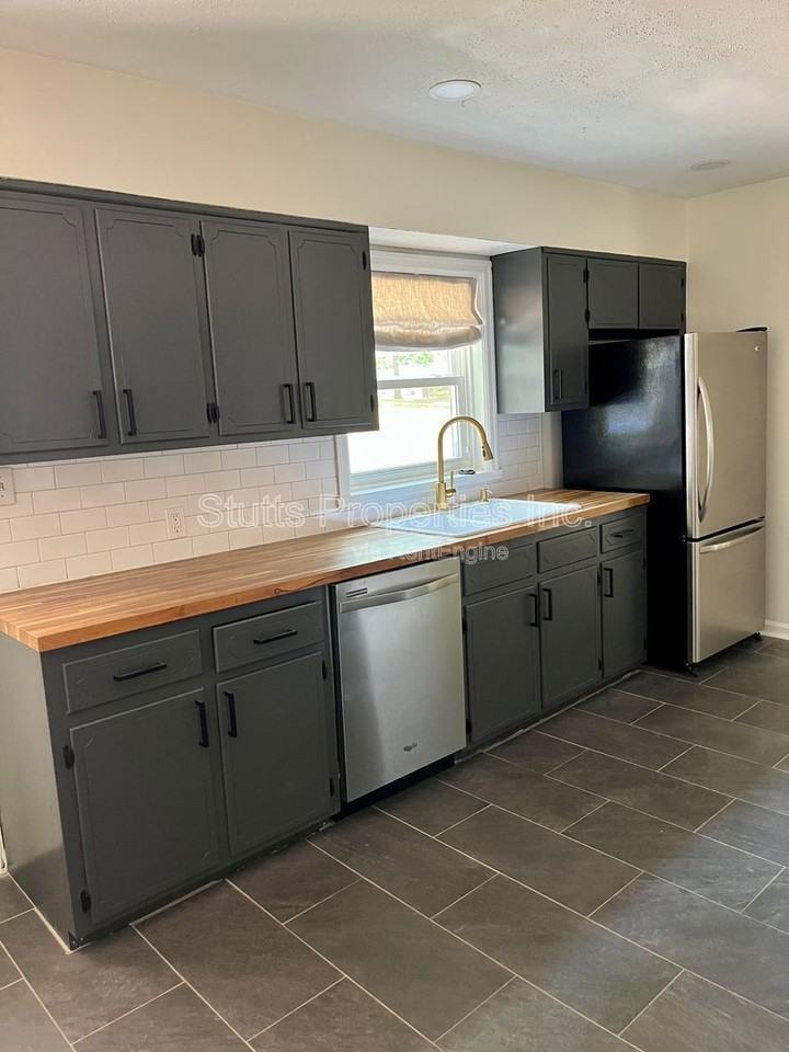 1813 Tune Ave - Photo 3 of 9