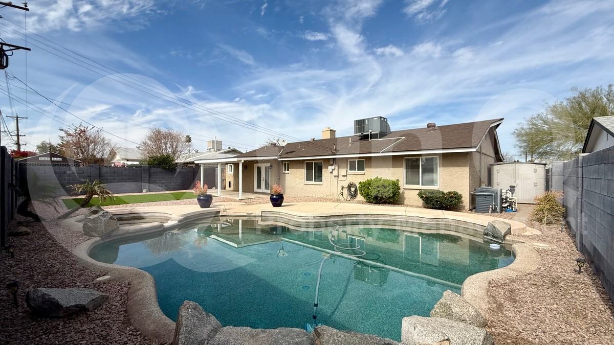 7023 E Holly St - Photo 3 of 20