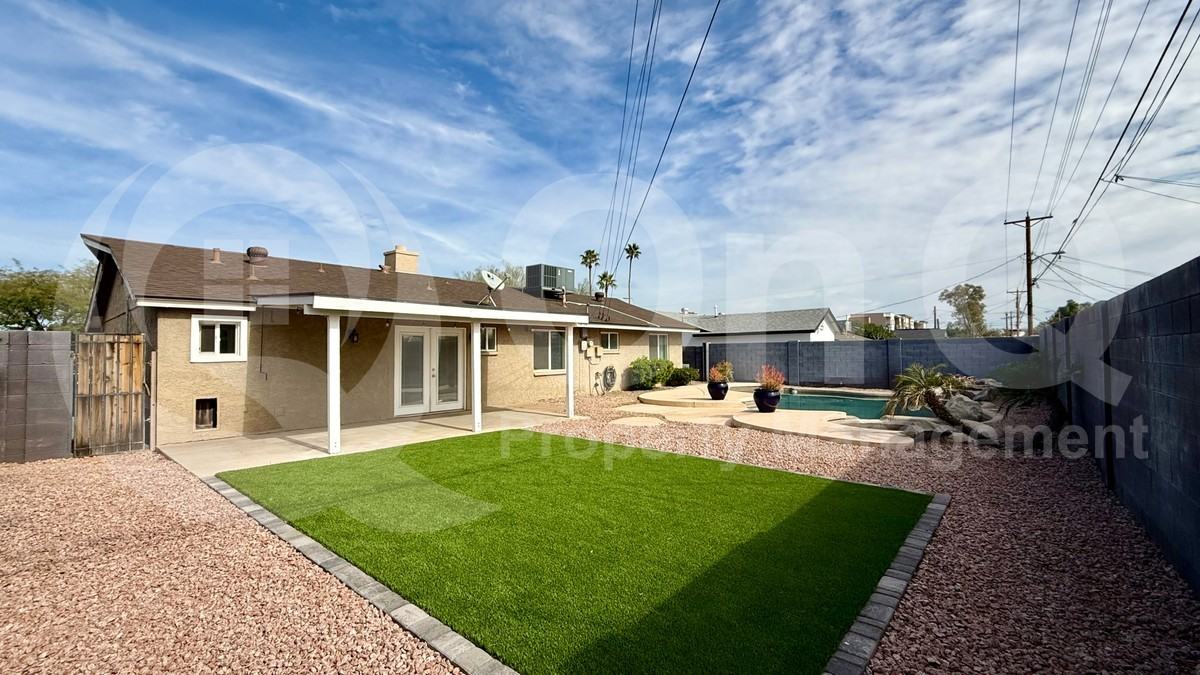 7023 E Holly St - Photo 4 of 20