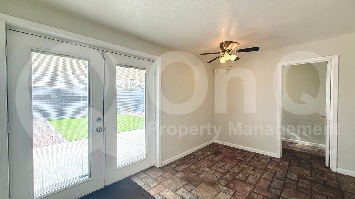 7023 E Holly St - Photo 6 of 20