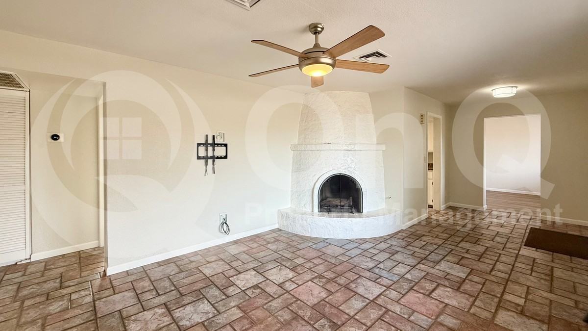 7023 E Holly St - Photo 7 of 20