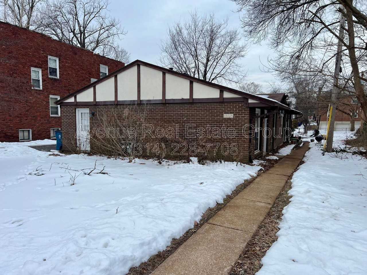 1015 Commodore Dr #A - Photo 2 of 16