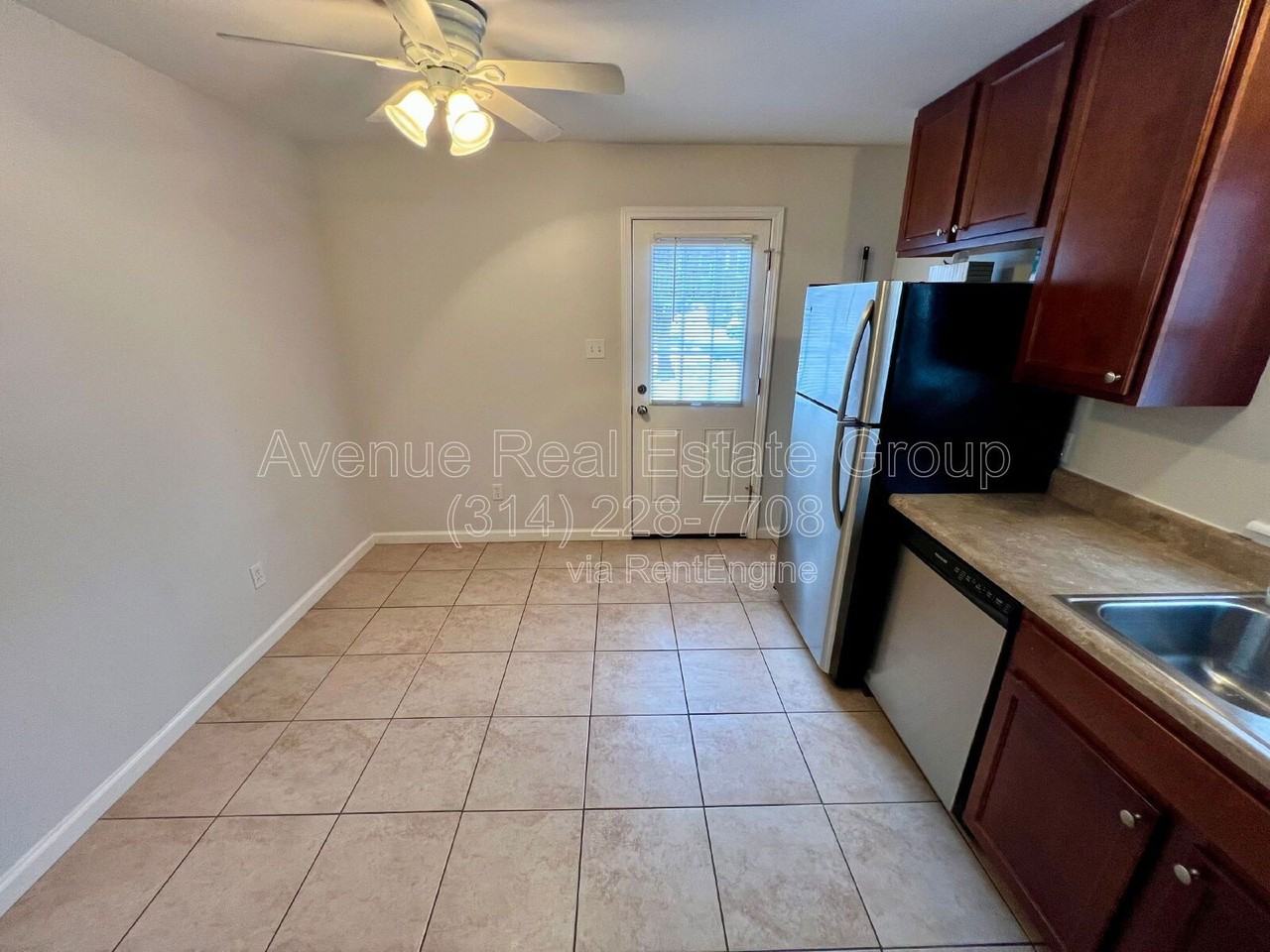 1015 Commodore Dr #A - Photo 7 of 16