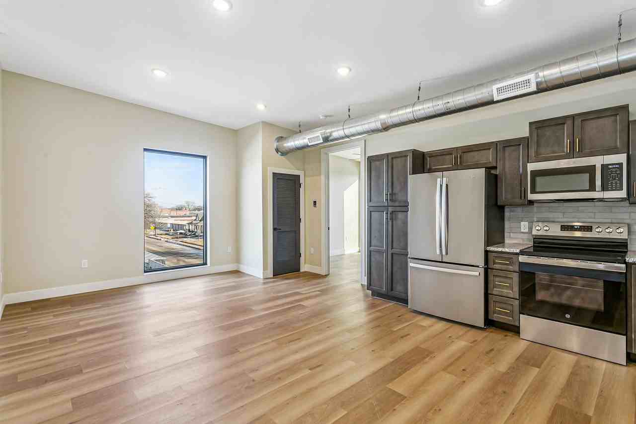 Hyde Park Flats - Photo 2 of 15