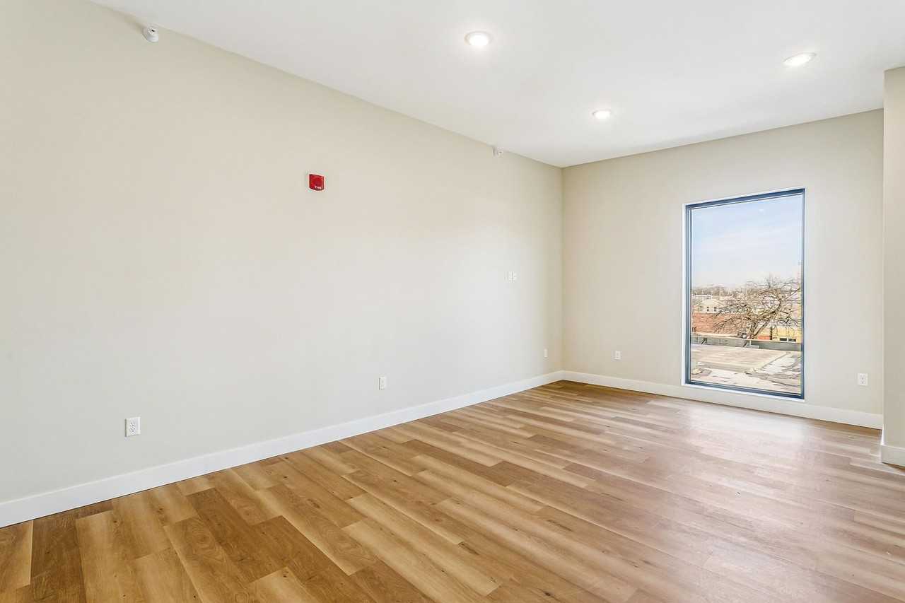 Hyde Park Flats - Photo 3 of 15