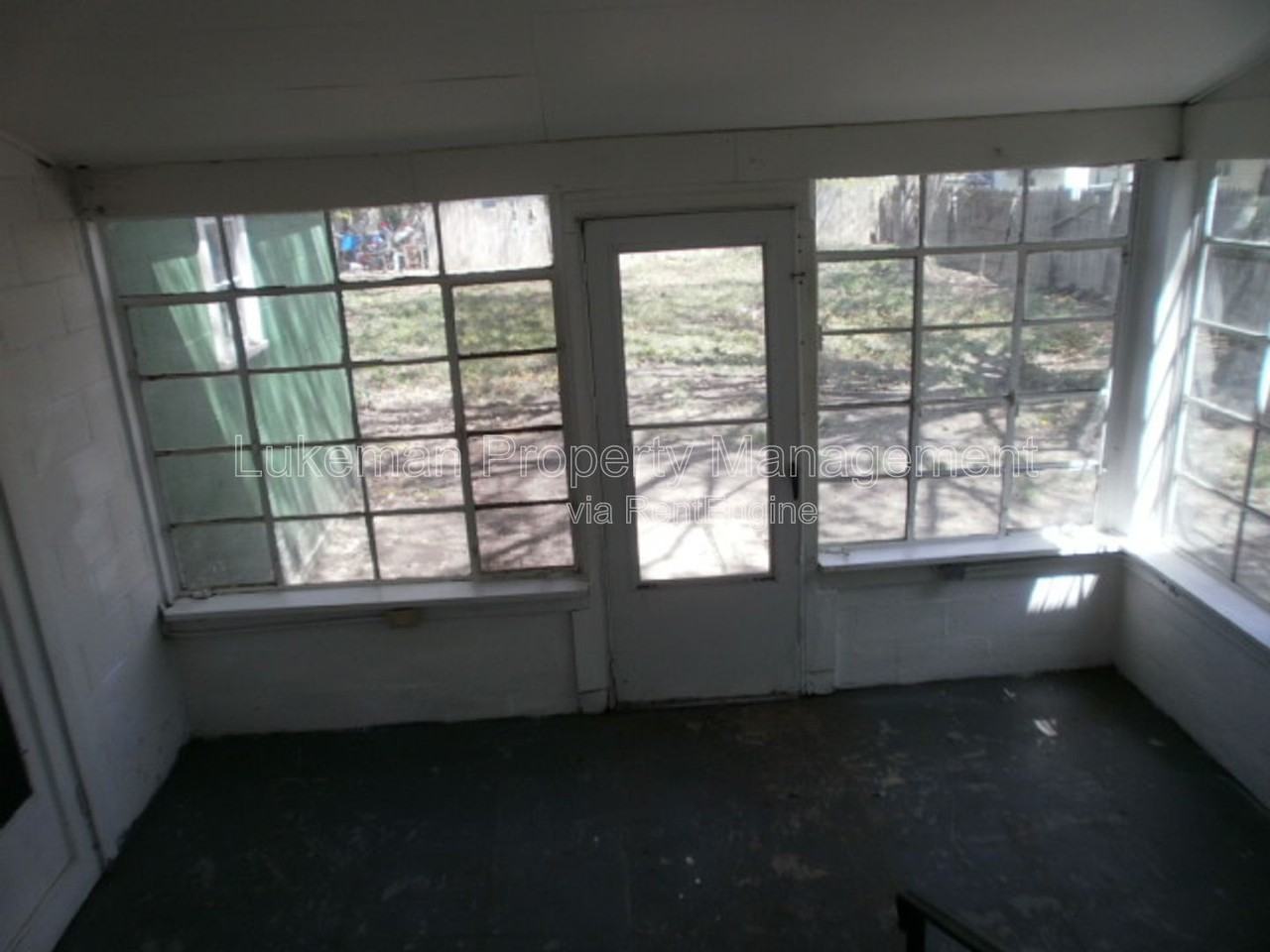 511 Clinton Ave - Photo 3 of 22