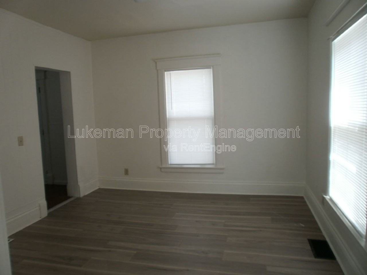 511 Clinton Ave - Photo 5 of 22