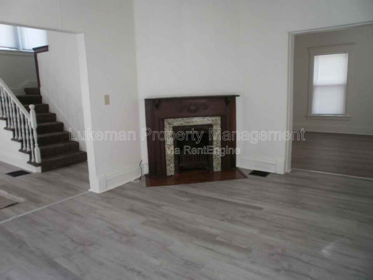 511 Clinton Ave - Photo 7 of 22