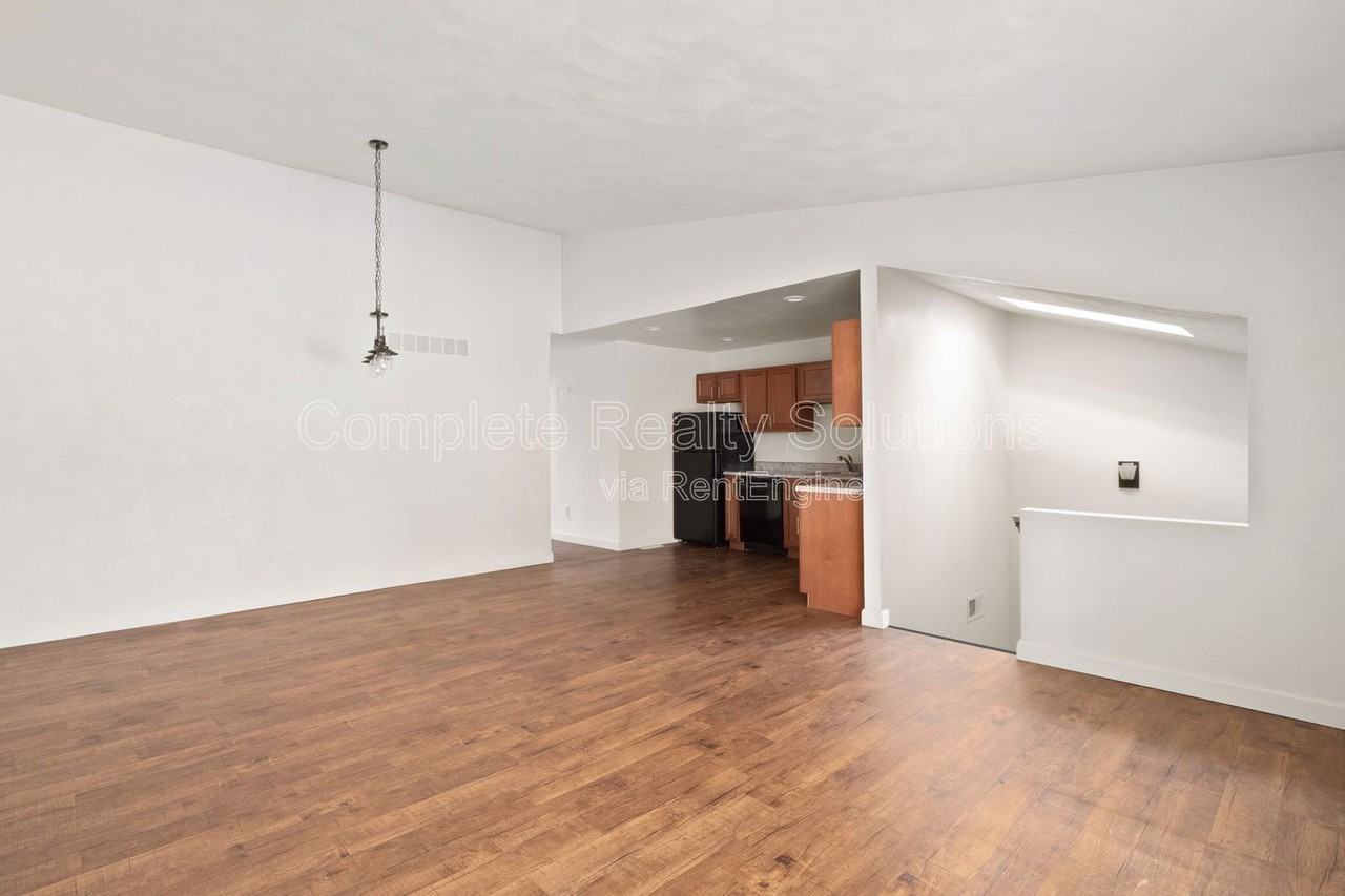 716 Plankway Dr - Photo 3 of 25