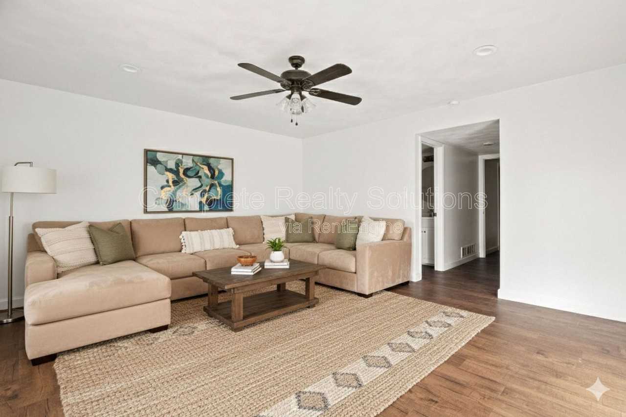 716 Plankway Dr - Photo 5 of 25