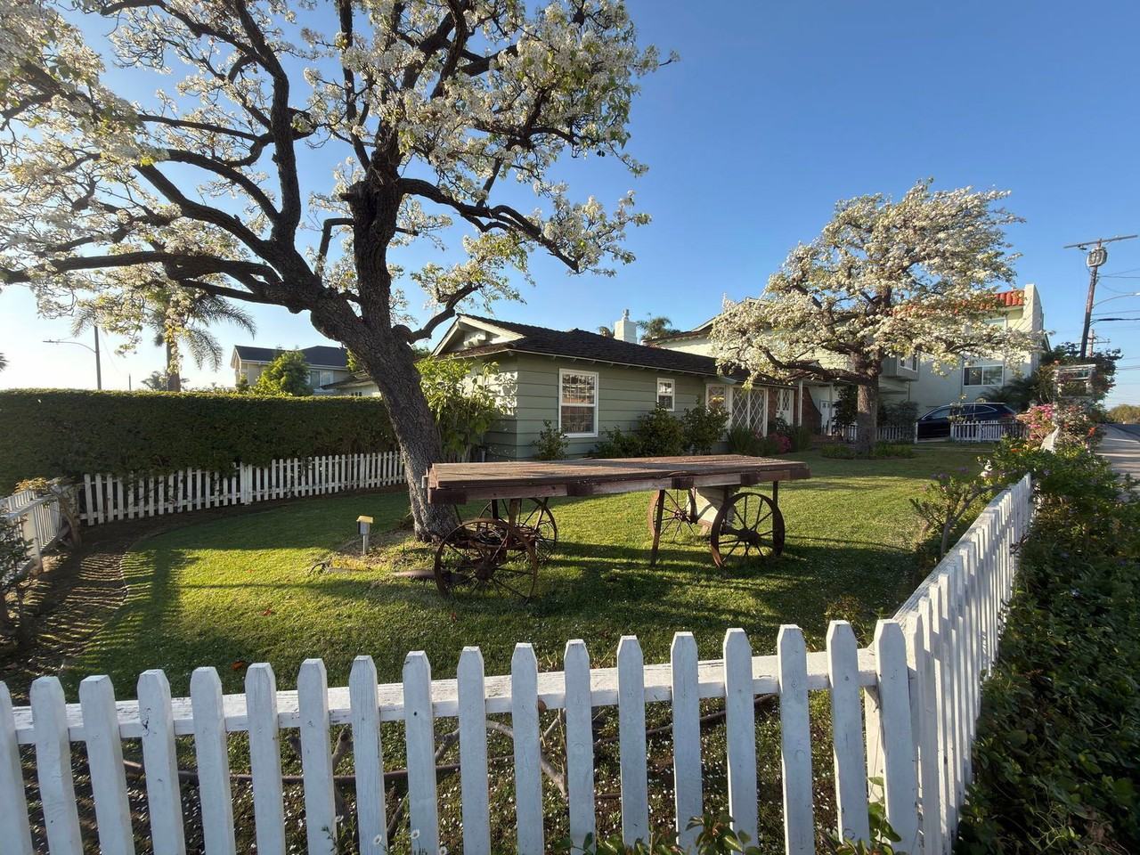 2603 Phelan Ln - Photo 2 of 41