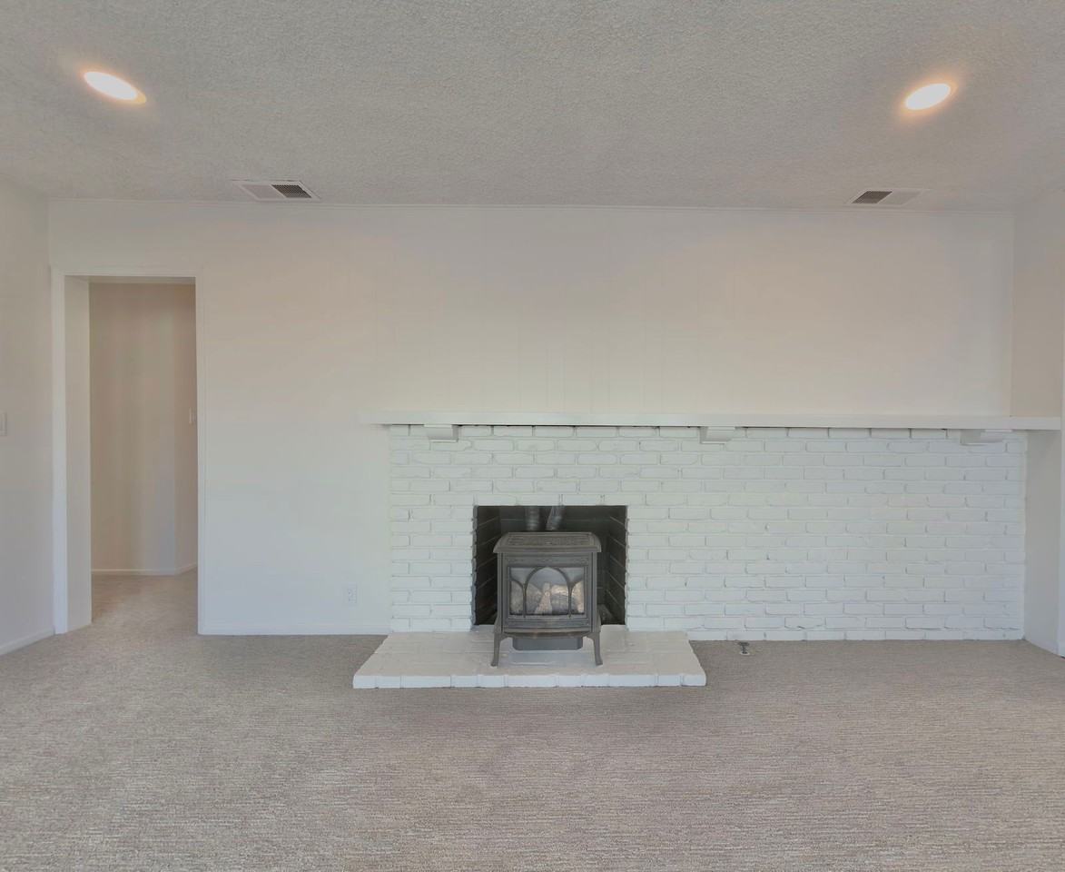 2603 Phelan Ln - Photo 6 of 41