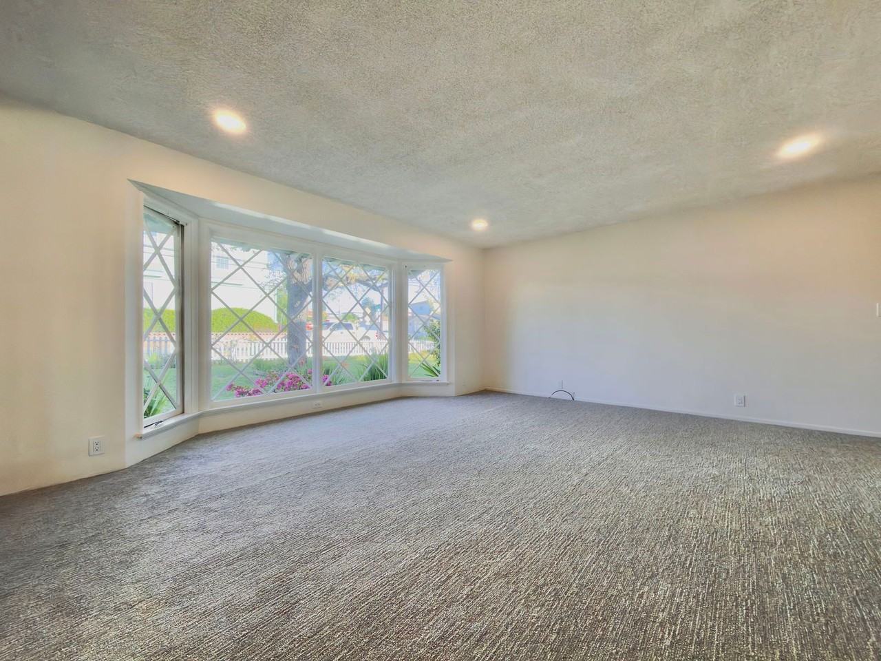 2603 Phelan Ln - Photo 7 of 41