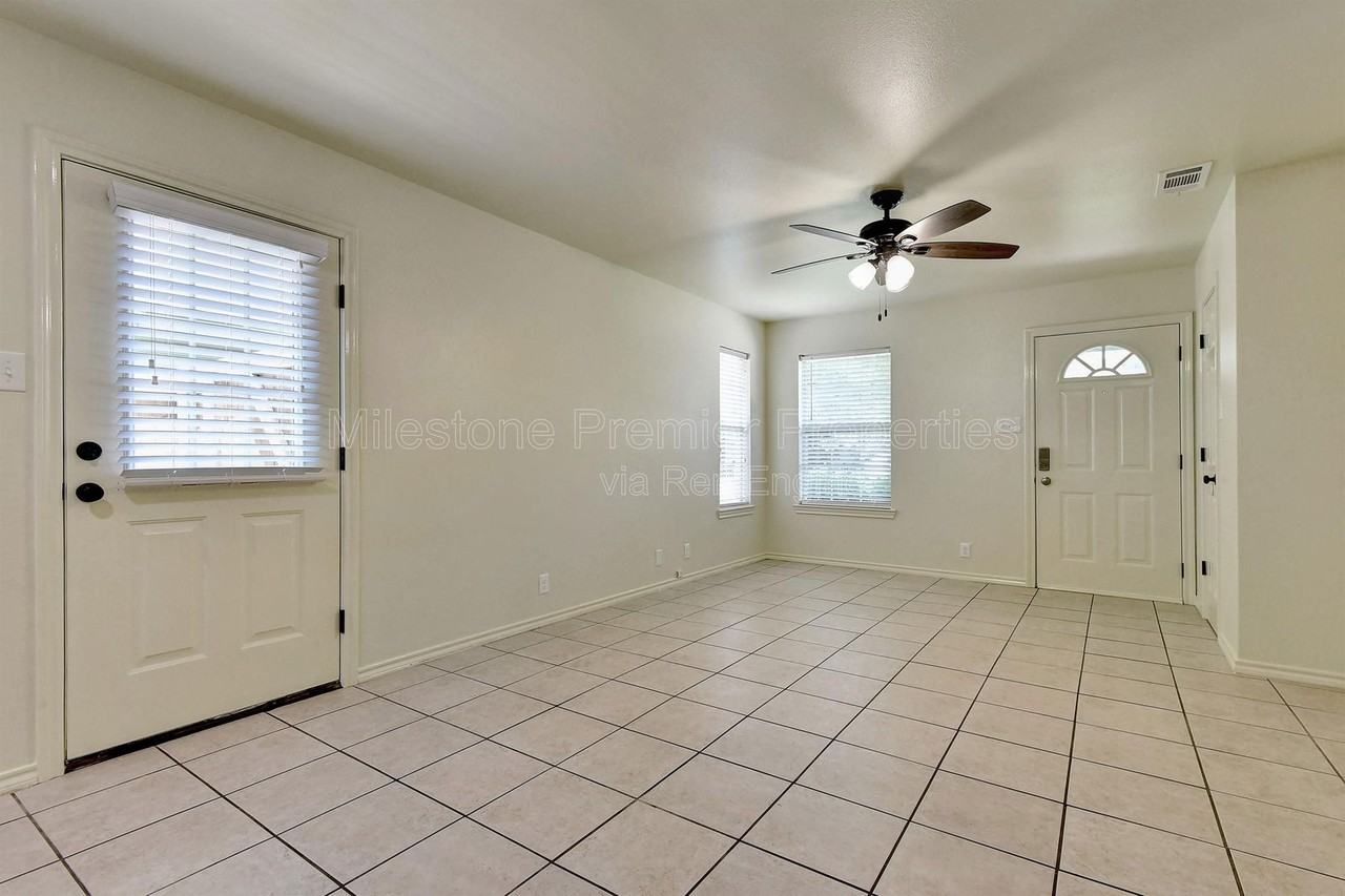 1019 Rice St #101 - Photo 3 of 12