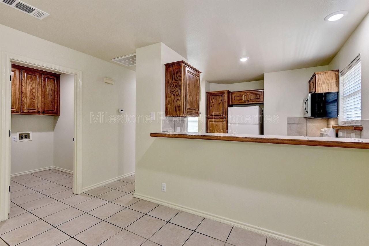 1019 Rice St #101 - Photo 4 of 12