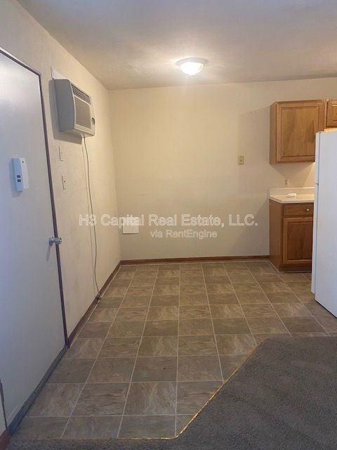 1306 9th St #103 - Photo 2 of 5