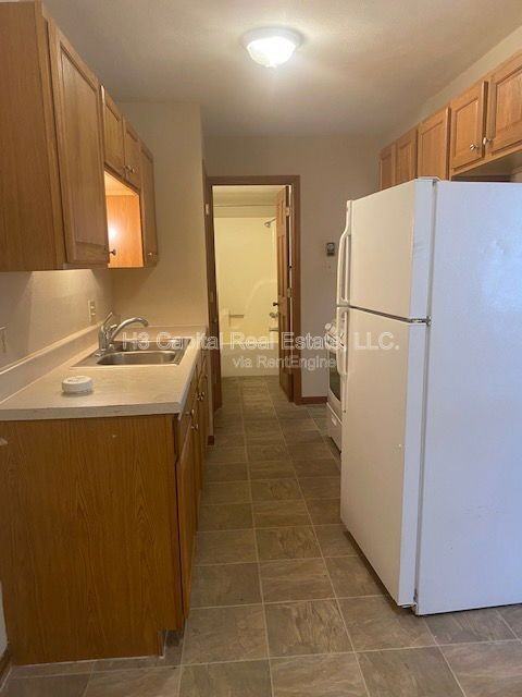 1306 9th St #103 - Photo 3 of 5