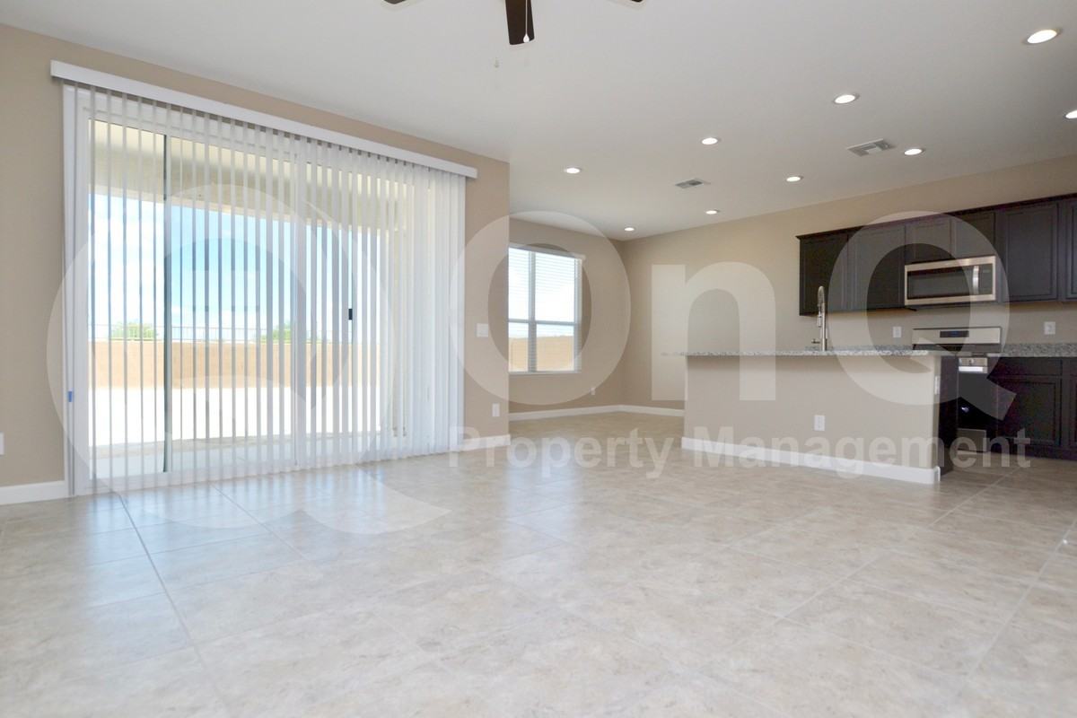 2223 N Camden Dr - Photo 6 of 23