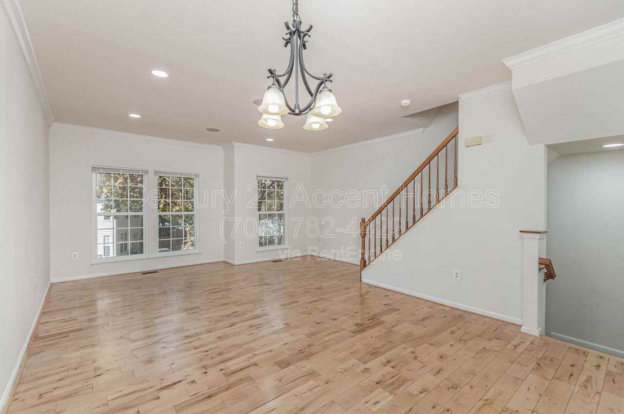 4035 Cressida Pl - Photo 2 of 32