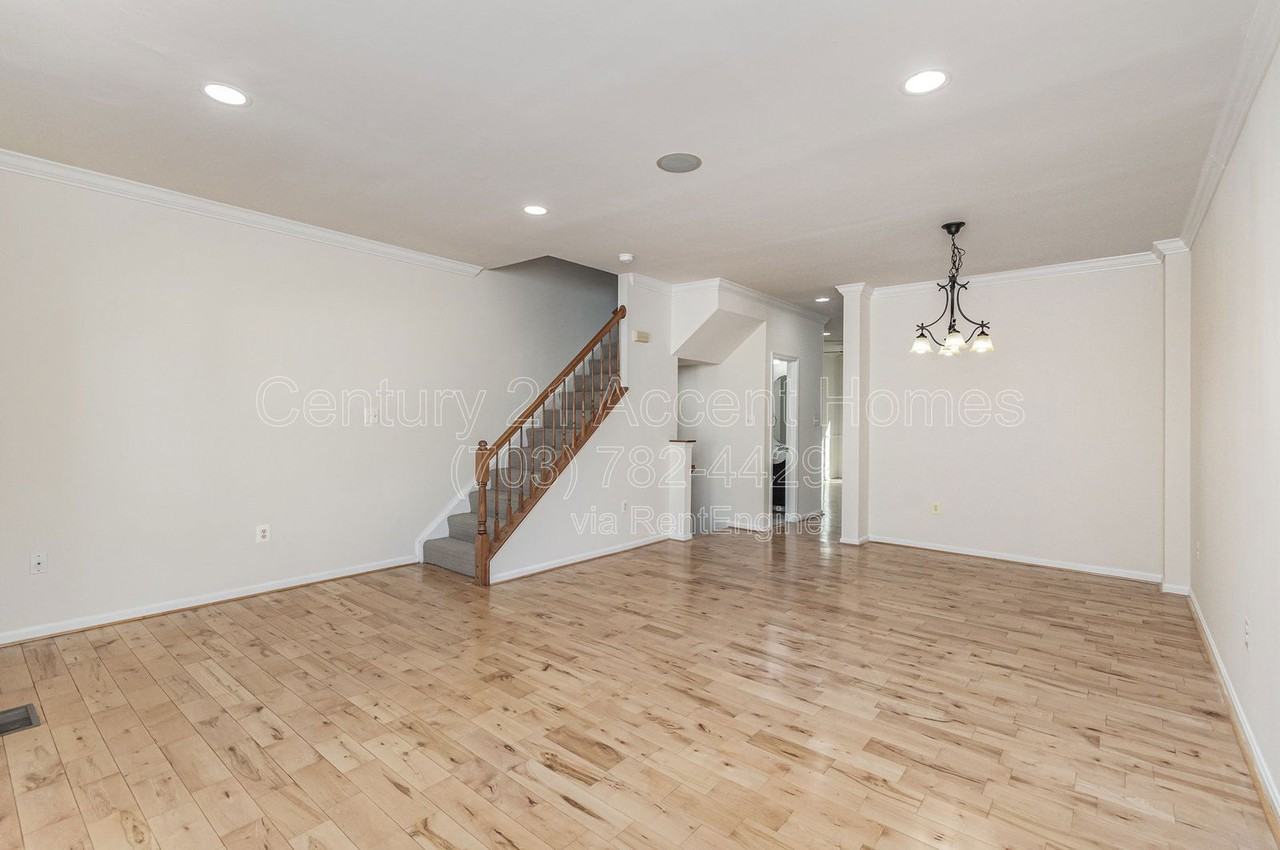 4035 Cressida Pl - Photo 4 of 32