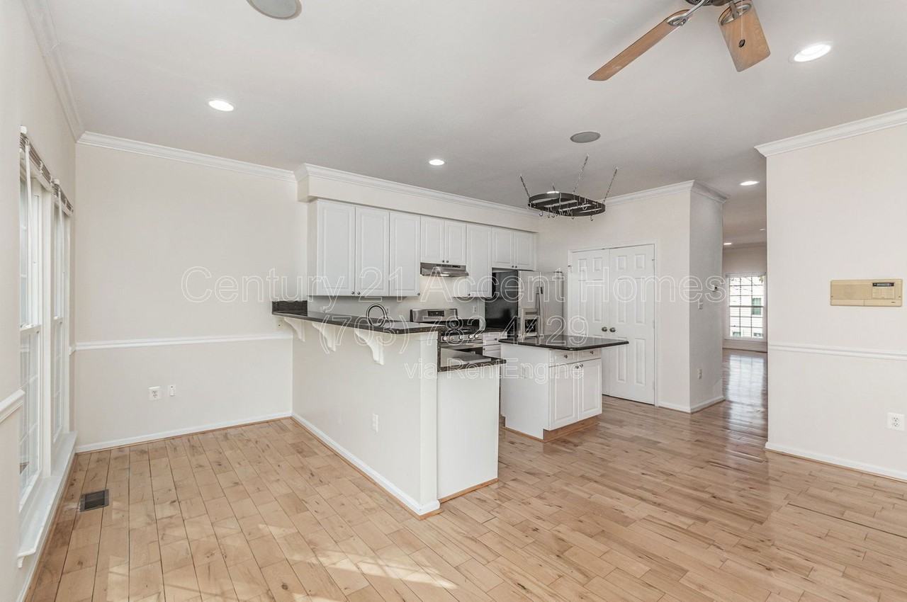 4035 Cressida Pl - Photo 5 of 32