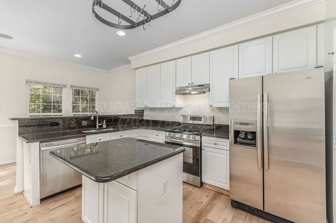 4035 Cressida Pl - Photo 7 of 32