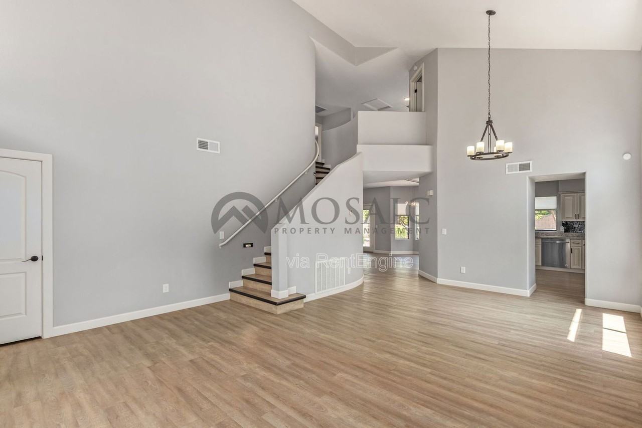 19205 N 39th Pl - Photo 2 of 31