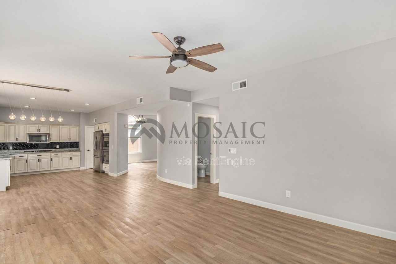 19205 N 39th Pl - Photo 7 of 31