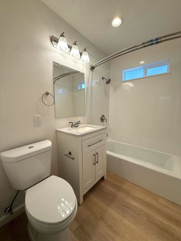 1191 Noche Buena St #D - Photo 3 of 5