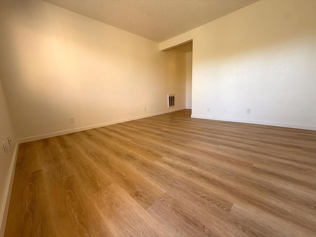 1191 Noche Buena St #D - Photo 4 of 5