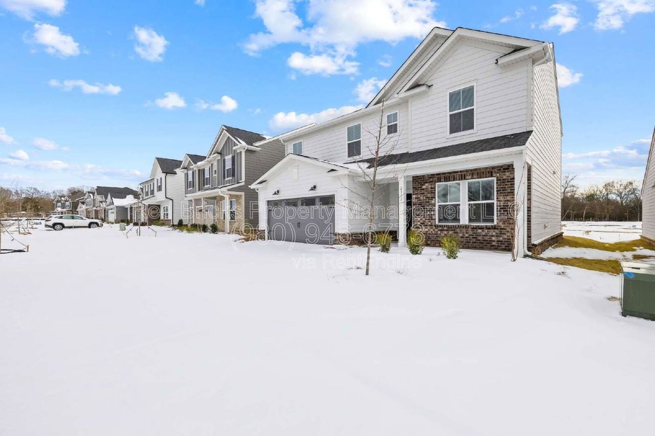 2137 Riverbend Ave - Photo 4 of 38