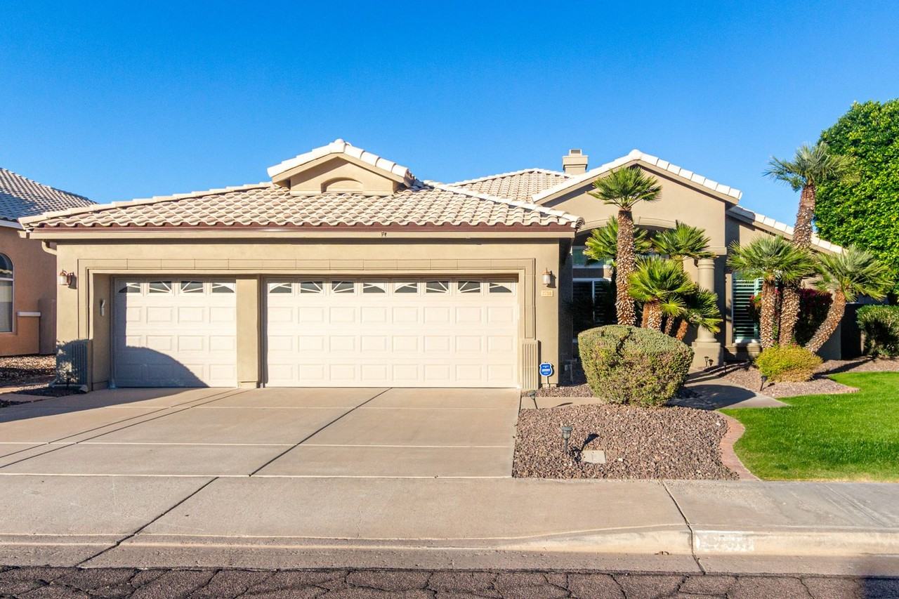 2738 E Silverwood Dr - Photo 2 of 40